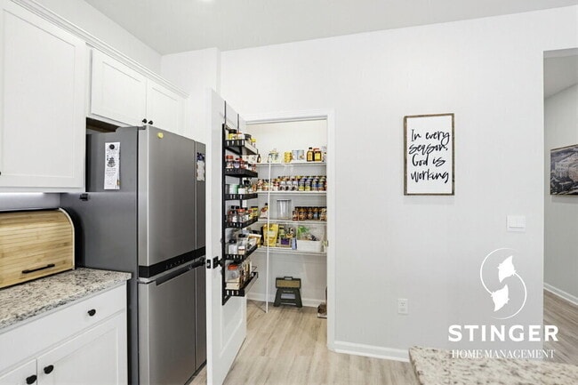 Building Photo - 334 Sanctuary Dr