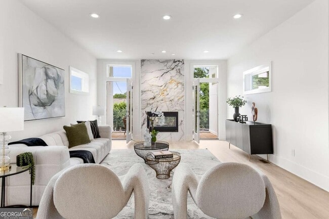 Building Photo - 24 Hutchinson St NE