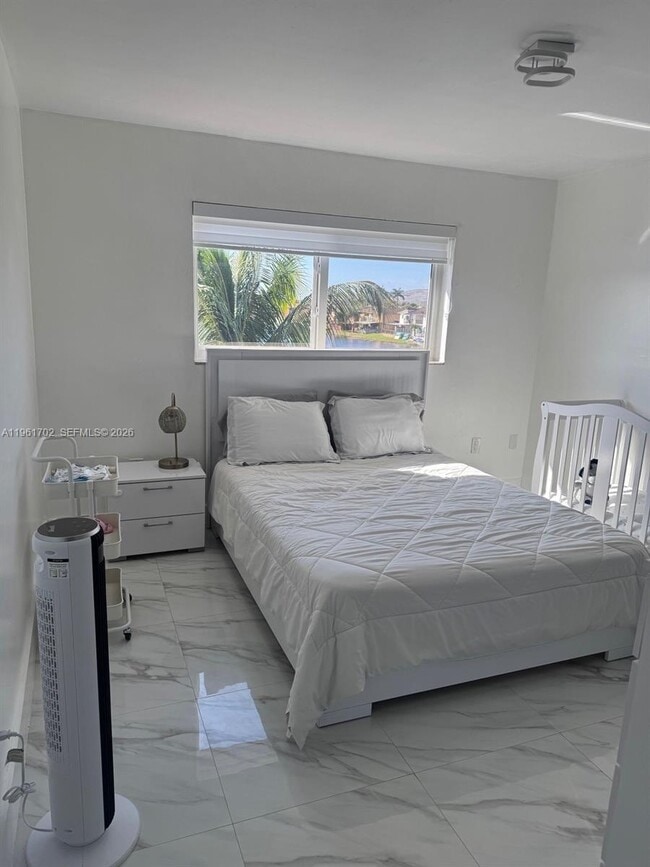 Building Photo - 2758 W 60th St