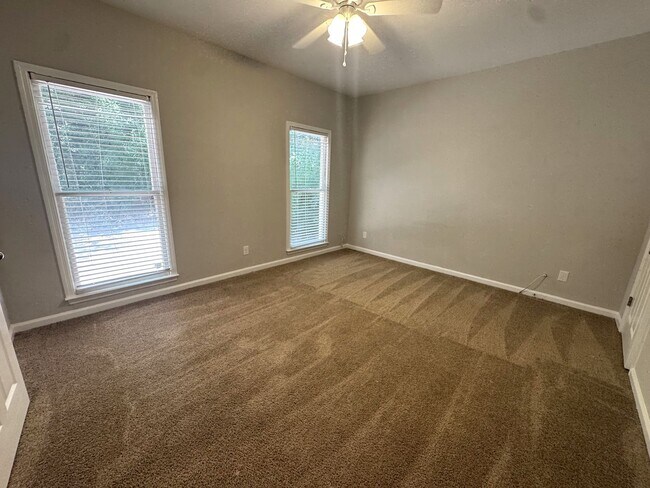 Building Photo - Five Points 6br House