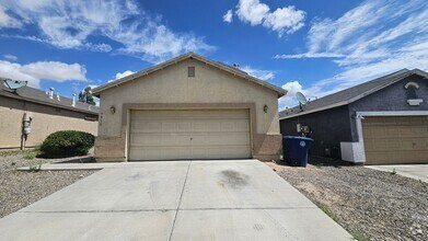 Building Photo - 5 Bed 3 Bath