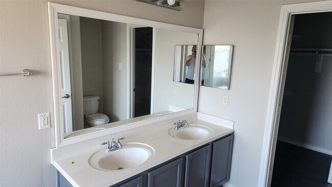 Building Photo - 11428 Hackmatack Way