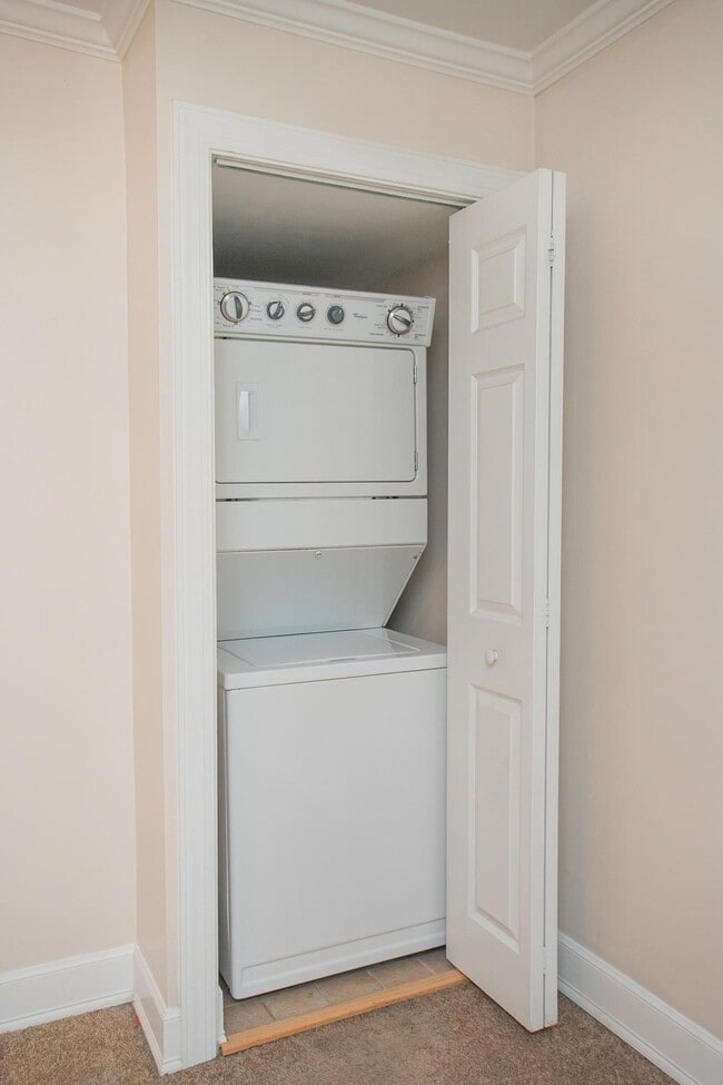 Building Photo - 525 N Dupont Ave