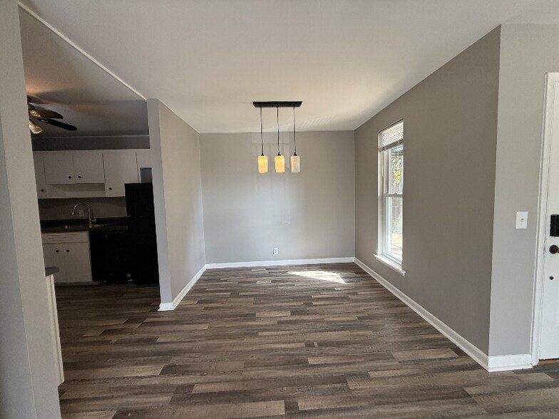 Building Photo - 555 N Dupont Ave