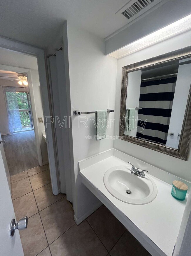 Building Photo - 2300 Twelve Oaks Dr