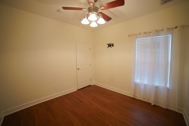 Building Photo - 2400 Tippecanoe Ridge