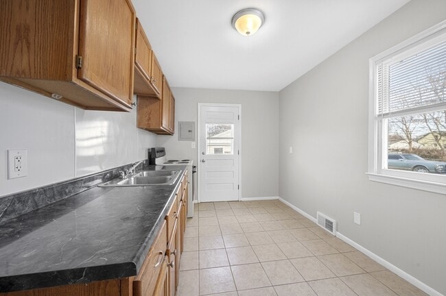 Building Photo - 12753 Georgiana Ave