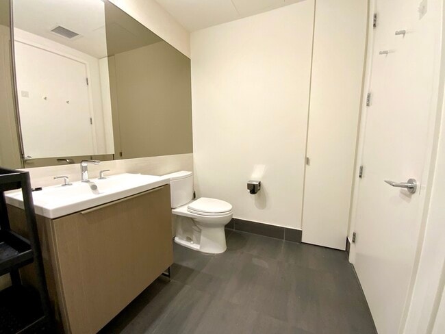 Building Photo - 889 Francisco St