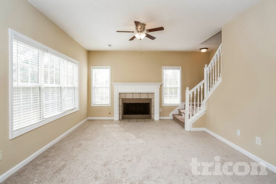 Building Photo - 585 Chastleton Dr