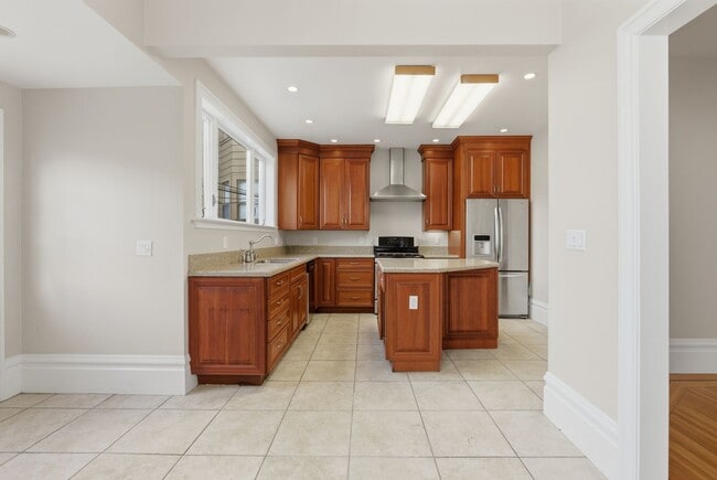 Building Photo - San Francisco Charm with Modern Upgrades