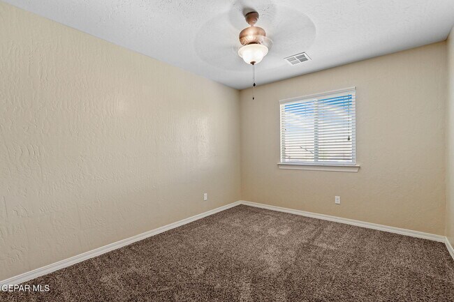 Building Photo - 405 Saltford Pl