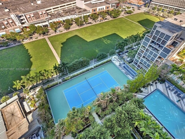 Building Photo - 121 NE 34th St