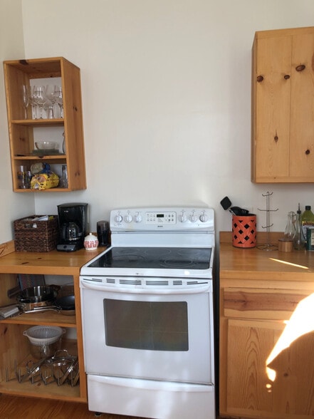 Apt 1 - 821 N 8th St