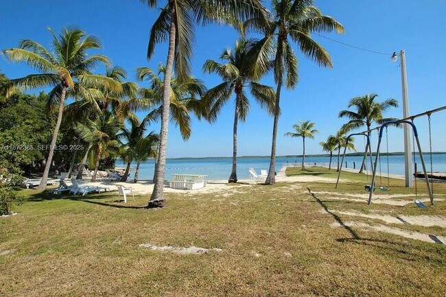 Building Photo - 60 SE Marlin Ave