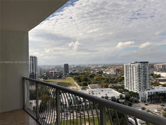 Building Photo - 1750 N Bayshore Dr