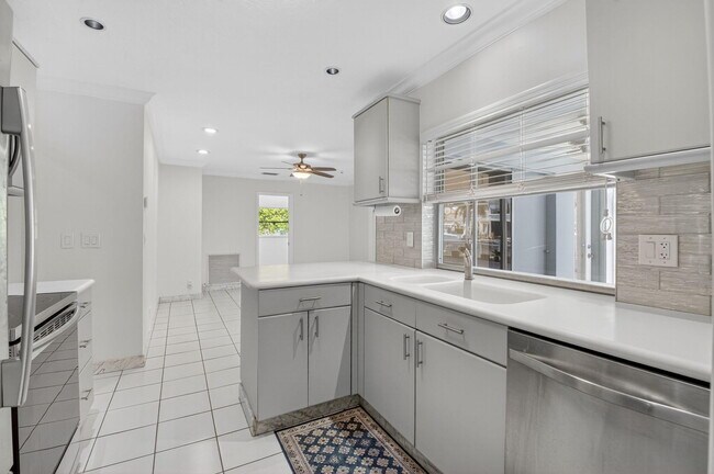 Building Photo - 937 Banyan Dr