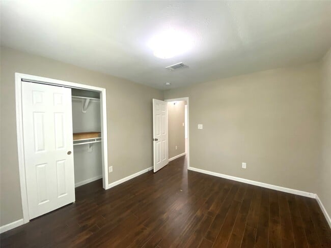 Building Photo - 4411 Buena Vista St