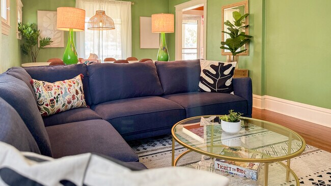 Building Photo - 835 E Boulder St