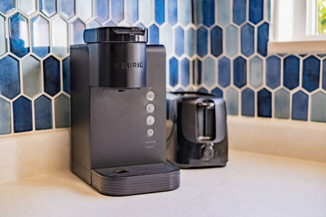 Building Photo - 170 E 100 N