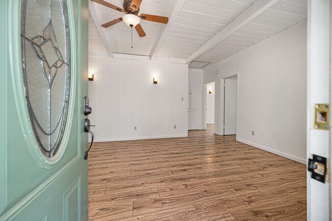 Building Photo - Country living in Beautiful Meadow Vista