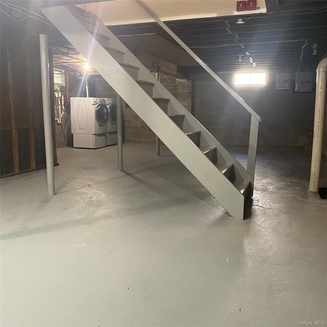 Building Photo - 282 Laurel Rd