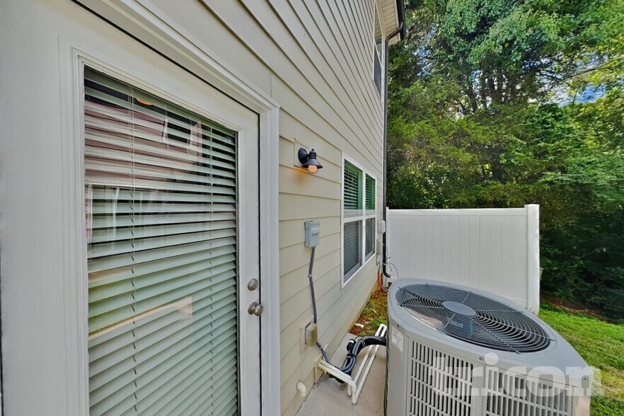 Building Photo - 512 Hickory Leaf Ct