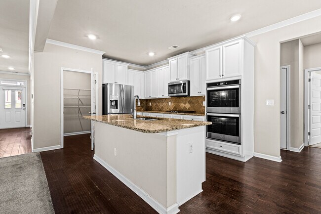 Building Photo - 2635 Ridge Manor Dr