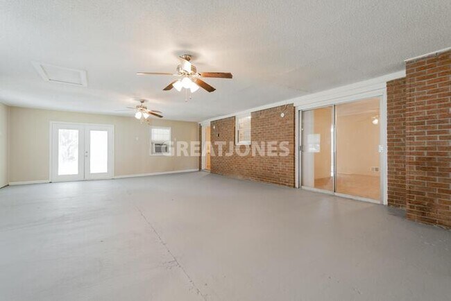 Building Photo - 7268 Fontana Dr