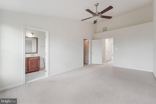 Building Photo - 43190 Loudoun Reserve Dr