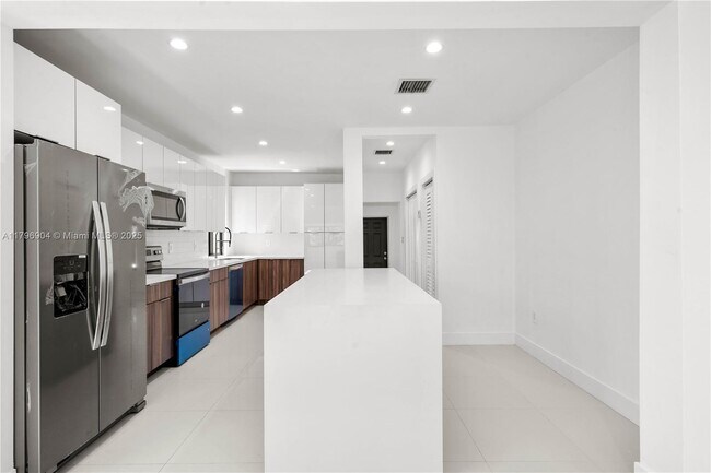 Building Photo - 1687 SW 11th St