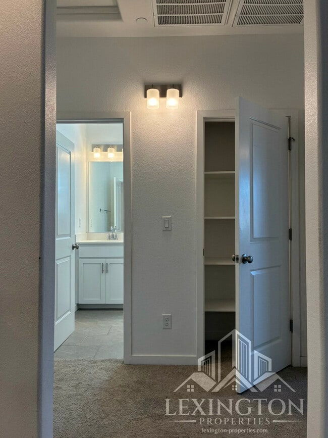 Building Photo - Beautiful Modern, 3BD/2.5BA Home in Rancho...