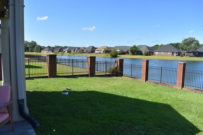 Building Photo - 2190 Harborview Dr