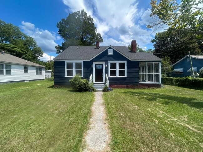 Building Photo - Charming 2-bedroom, 1-bathroom home in one of Columbia's most convenient locations!