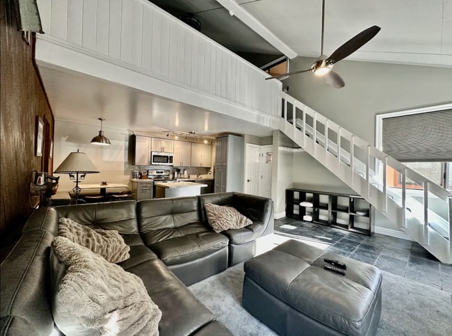 Building Photo - Stylish 2-Bed + Loft Mountain Condo in San...