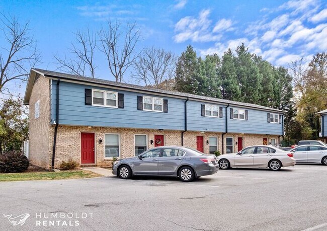 Building Photo - Townhomes at Humboldt Place- Fully renovated and move in ready 2 bedroom unit!