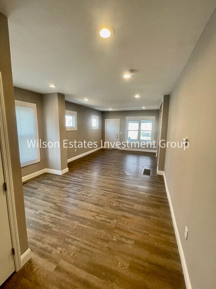 Building Photo - 1547 E Rich St