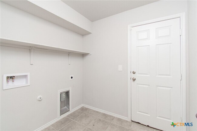 Building Photo - 2321 Aylesbury Dr