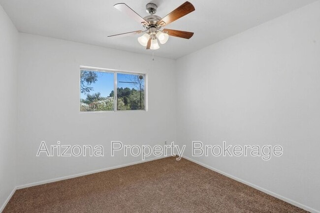 Building Photo - 238 E Vine Cir