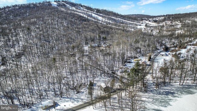 Building Photo - 1365 Roundtop Rd