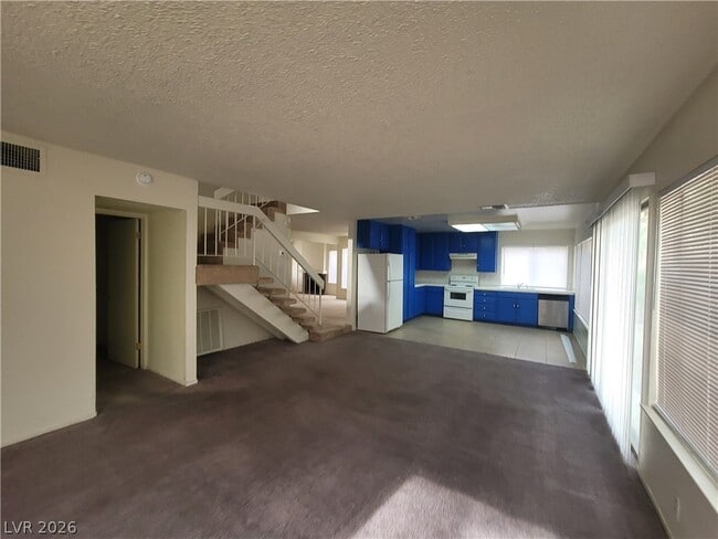 Building Photo - 4760 Woodridge Rd