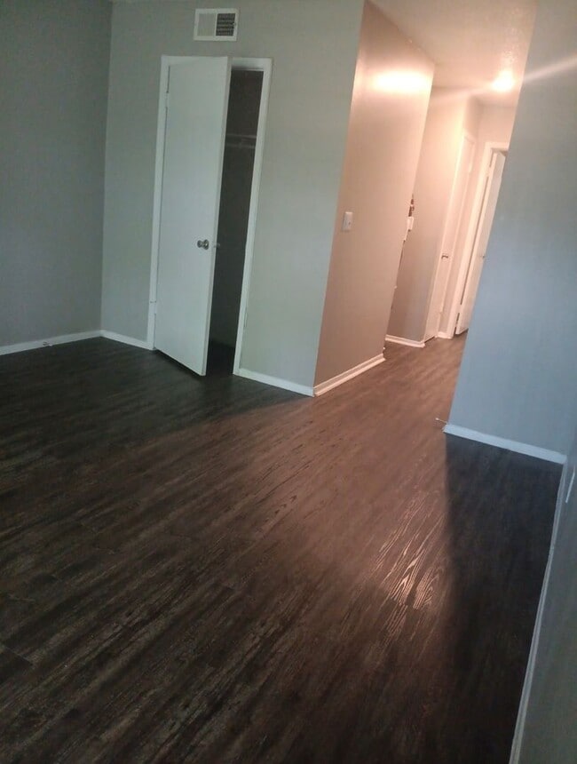 Building Photo - 2423 E 55th Pl
