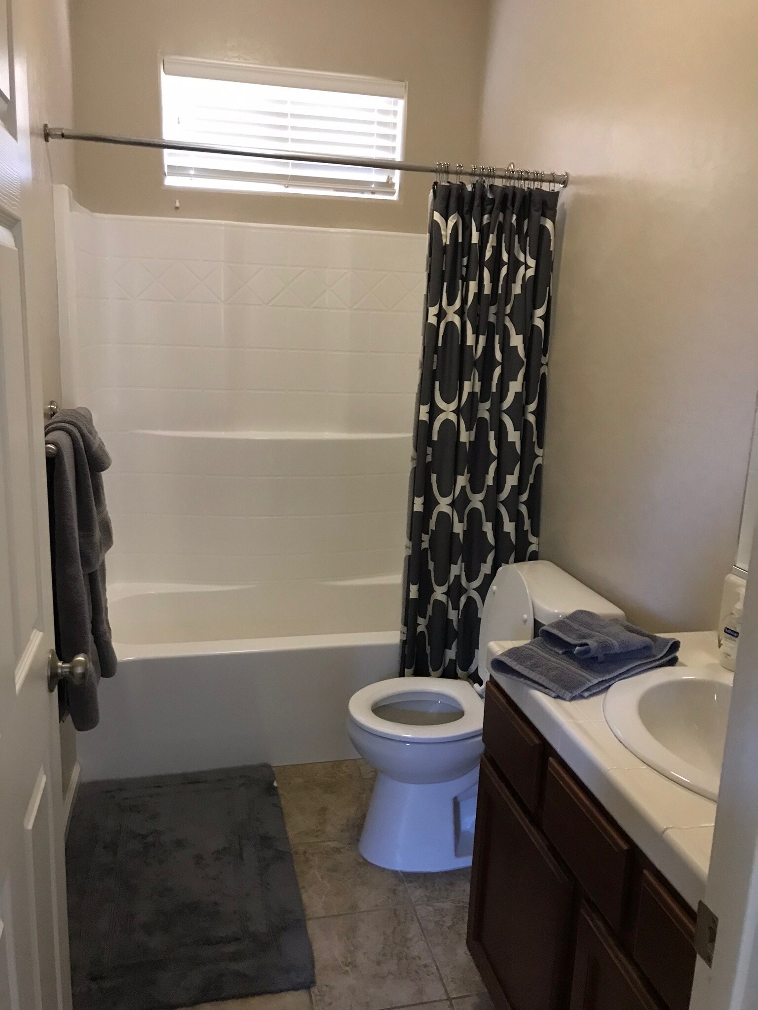 upsdtirs bath - 5149 W Pianosa Ave