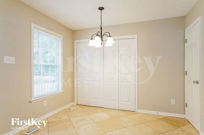 Building Photo - 1109 Grovewood Dr