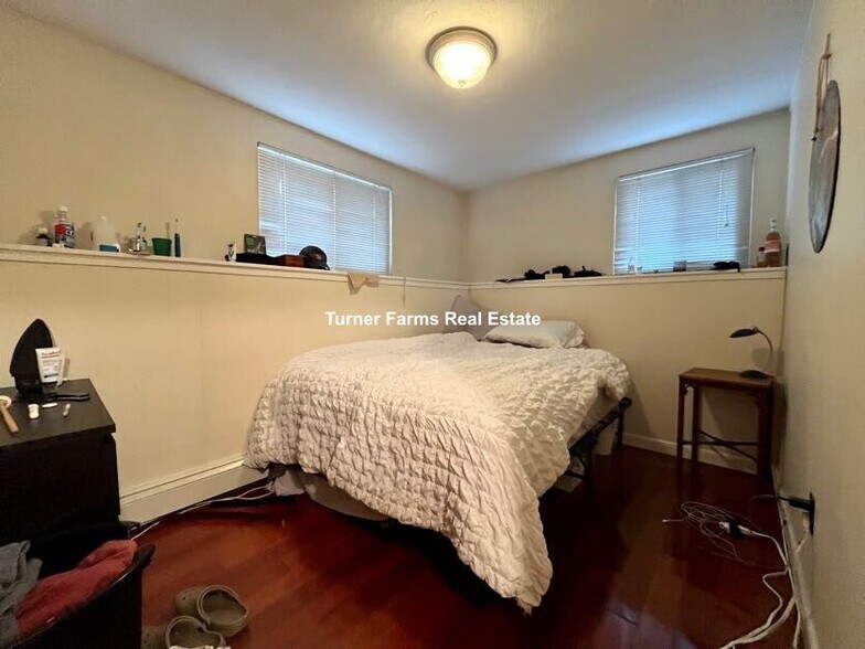 Building Photo - 108 Perkins St