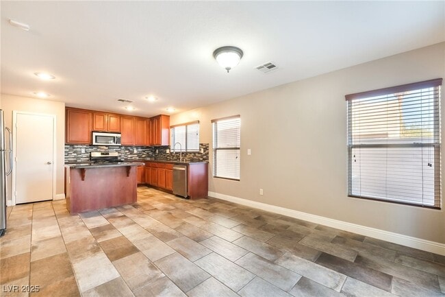 Building Photo - 182 Gilliflower Ave