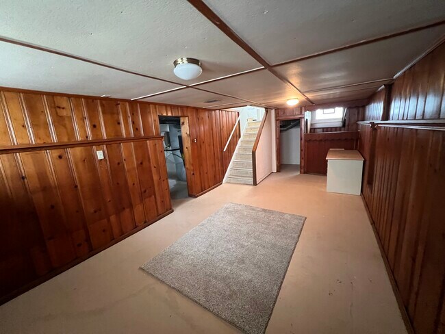 Building Photo - 123 Gould Ave