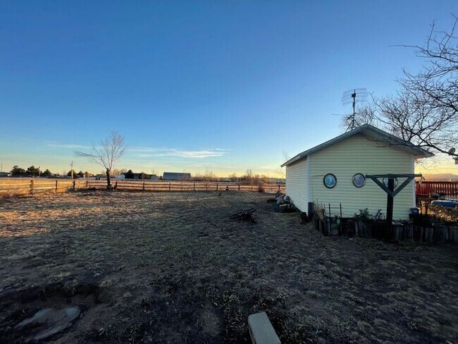 Building Photo - 5 Acre Ranch 3bed/2bth home with amazing v...