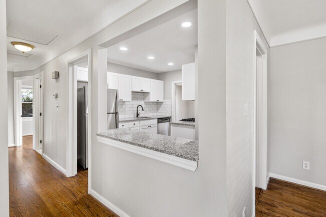 Building Photo - 2087 Allard Ave