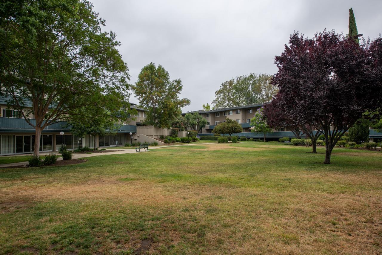 Building Photo - 7130 Rainbow Dr