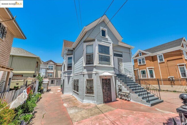 Building Photo - 1715 9th Ave